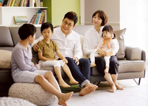 国外的体育解说确实不太一样，比如可以转行当总统