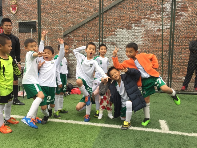 校园足球教练现状,学校足球场地经费不足解决方法