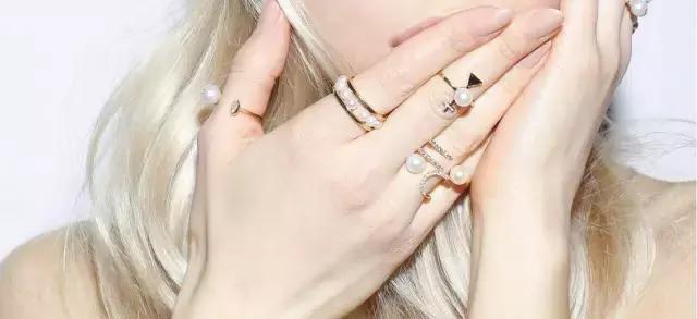 宋慧乔秀贤同款耳环,宋慧乔同款手镯