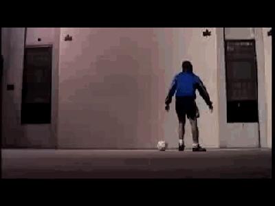 6-12岁足球球感训练足球基本技术,足球对墙训练