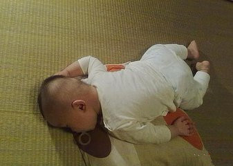 宝宝晚上睡不安稳办法,宝宝晚上睡不着怎么办解决方法