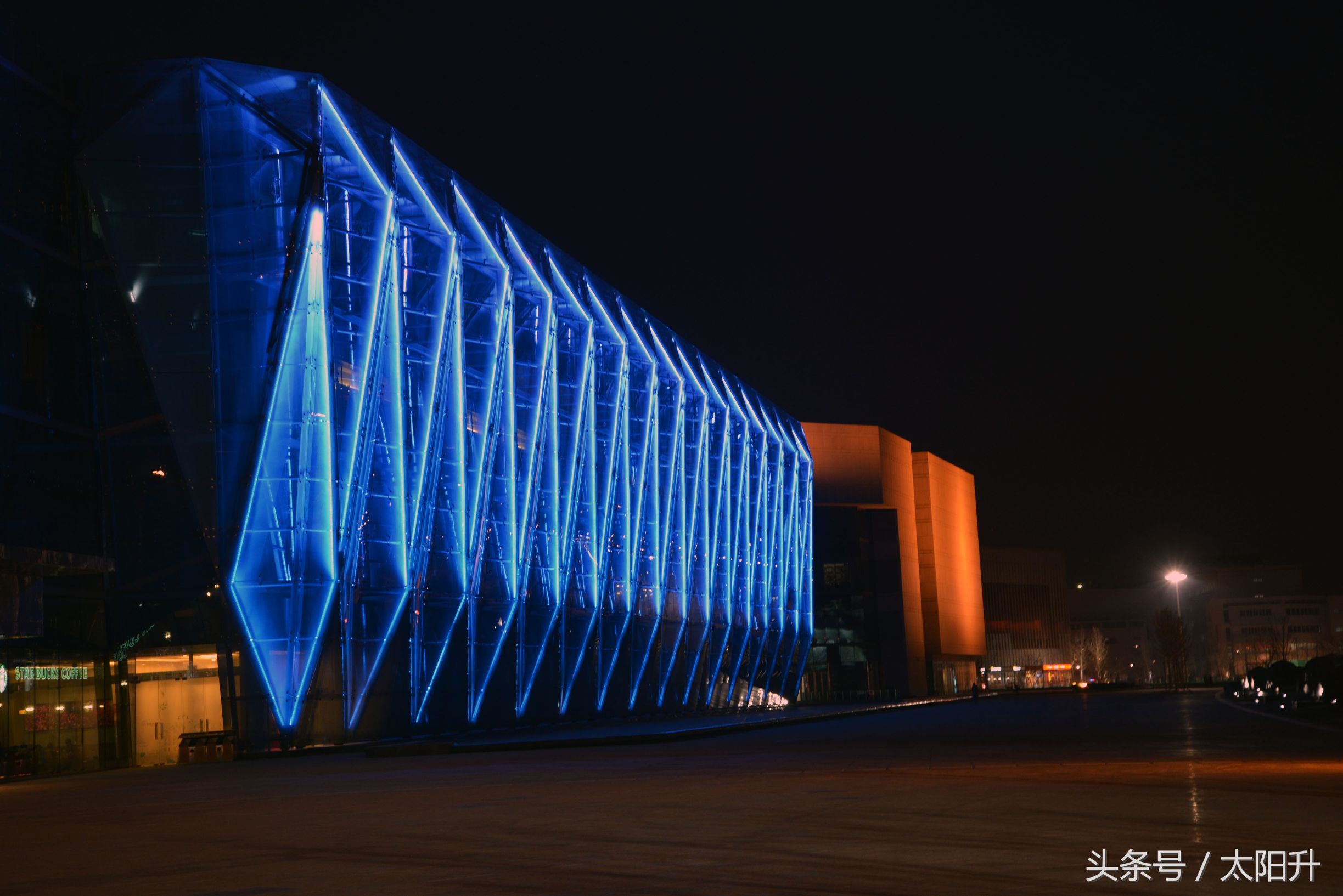 夜幕下的文化广场在哪里,天津文化中心银河夜景