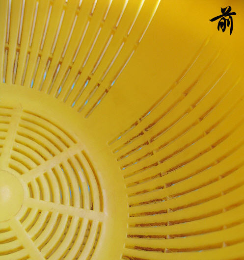 塑料篮子油污又厚又脏？同事给的这个小法子，瞬间就干干净净！