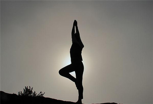 缓解眼睛劳累的瑜伽方式,缓解肩膀劳累的瑜伽动作