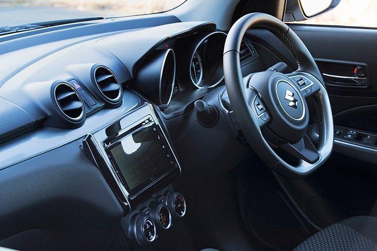 铃木雨燕2024款沉浸式体验,铃木雨燕1.5装机械增压