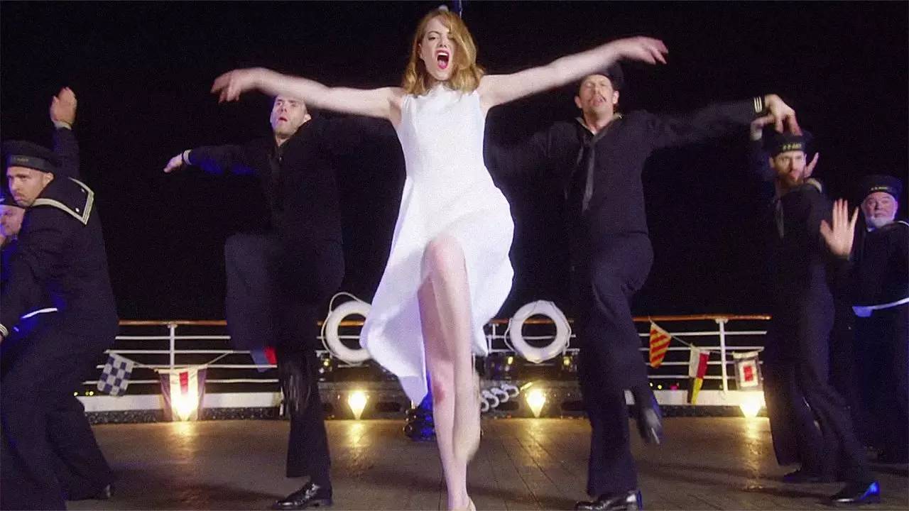 14岁退学又怎样？石头姐终获奥斯卡影后：幸运=人美还努力！