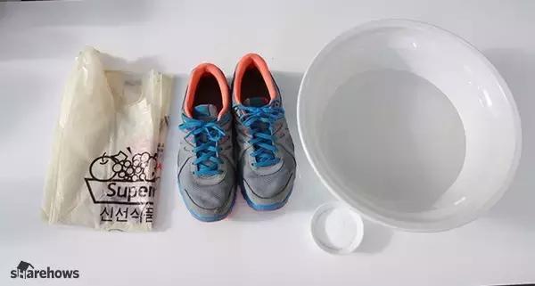 看看外国人怎么洗鞋,运动鞋脏了怎么清洗不伤鞋