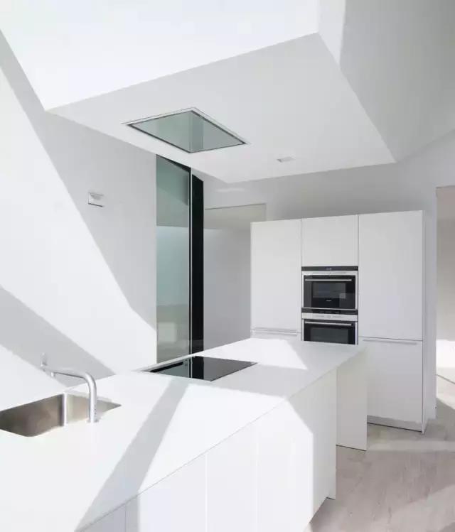 巴塞罗那剧院里的雕塑,巴塞罗那凯旋门前雕塑