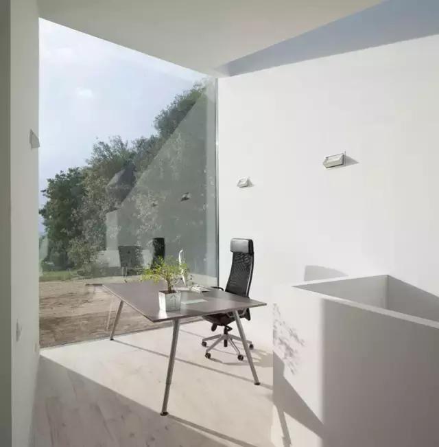 巴塞罗那剧院里的雕塑,巴塞罗那凯旋门前雕塑