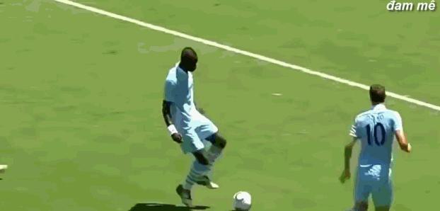 足坛门将精彩扑救诺伊尔,爆笑足球门将失误视频全集