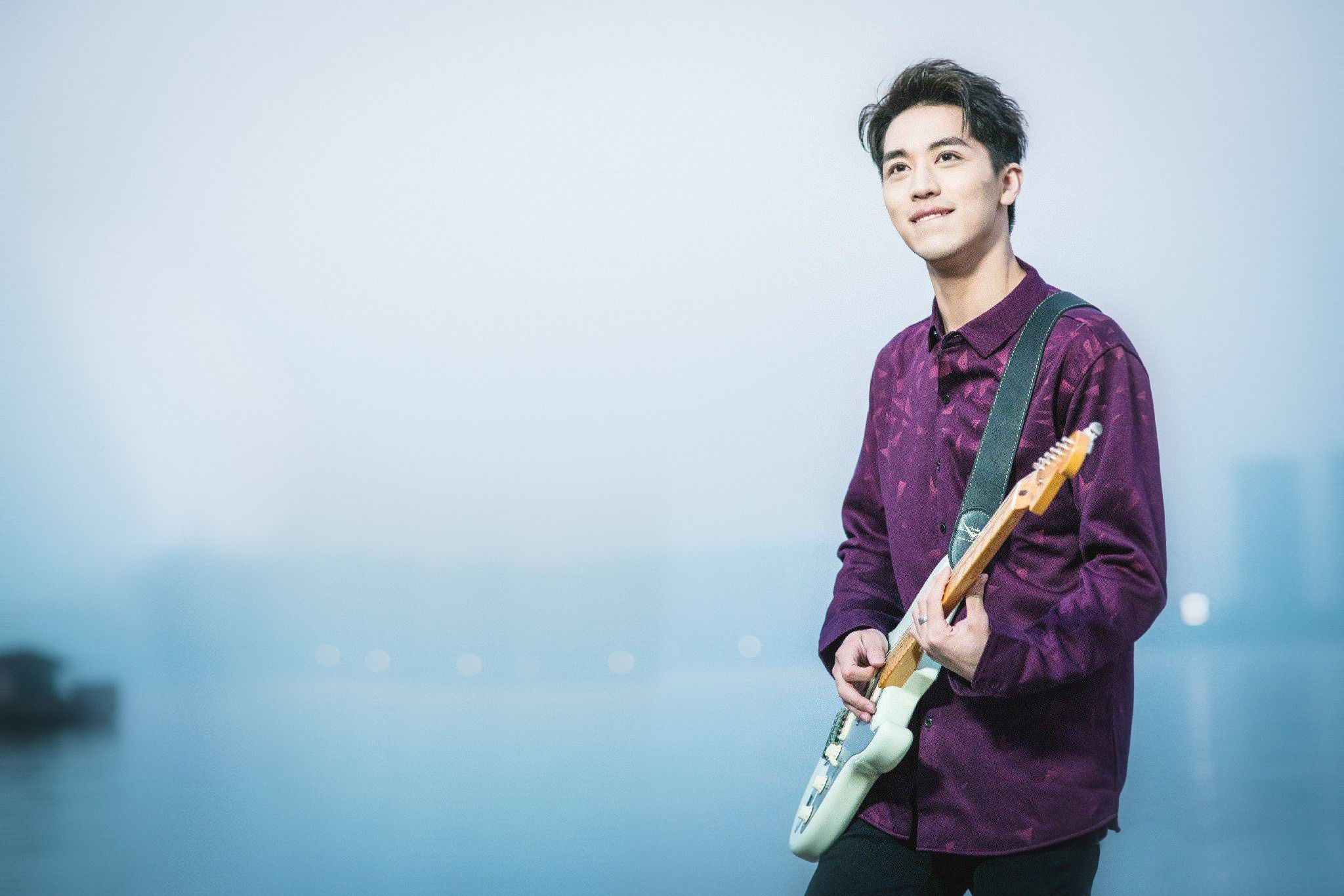 那些公认难穿的颜色，90后艺人许魏洲是怎么HOLD住的？