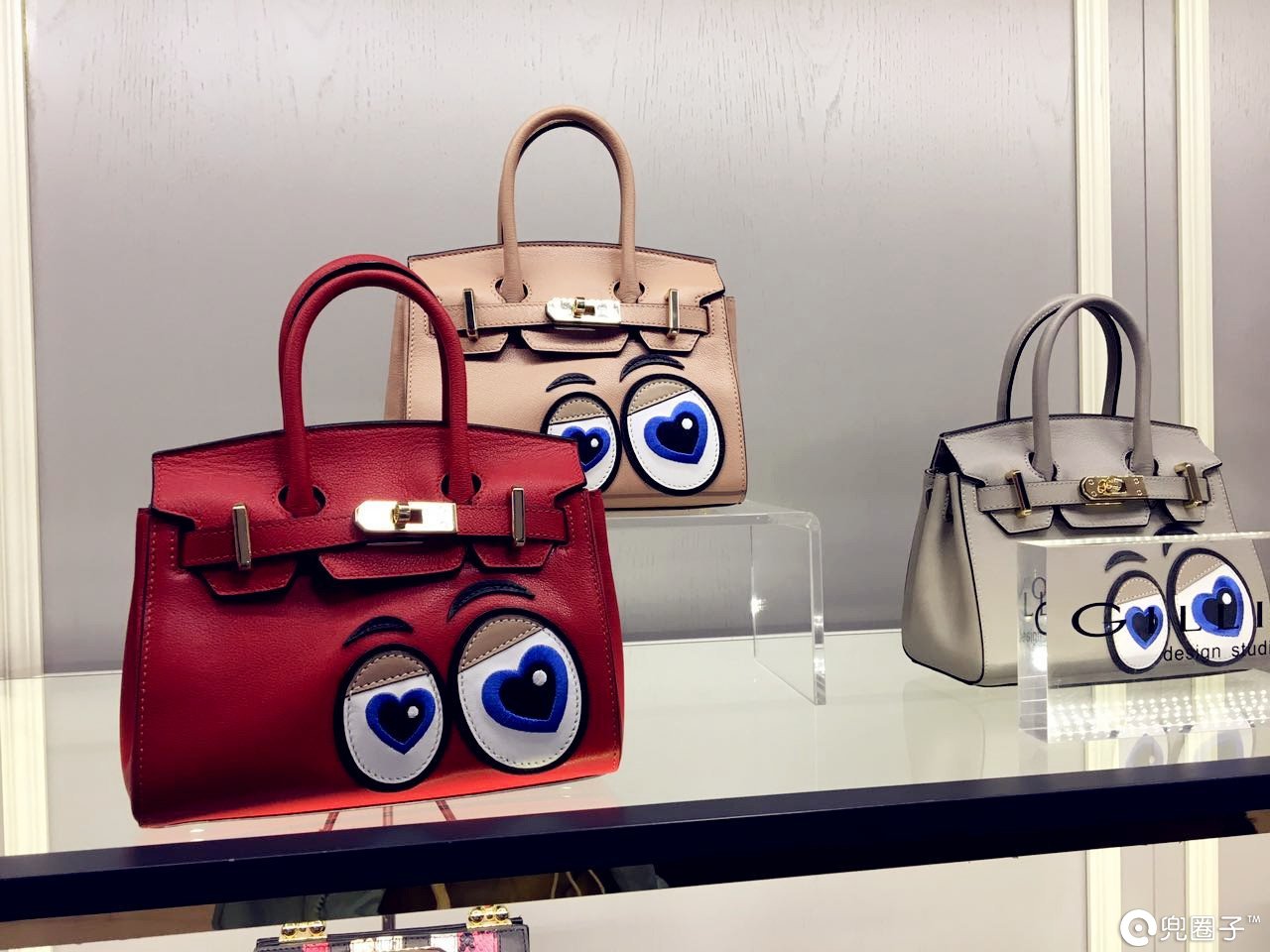 杭州的女生都背什么包,现在女生都在背什么包