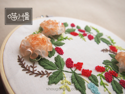 覆盆子花环刺绣