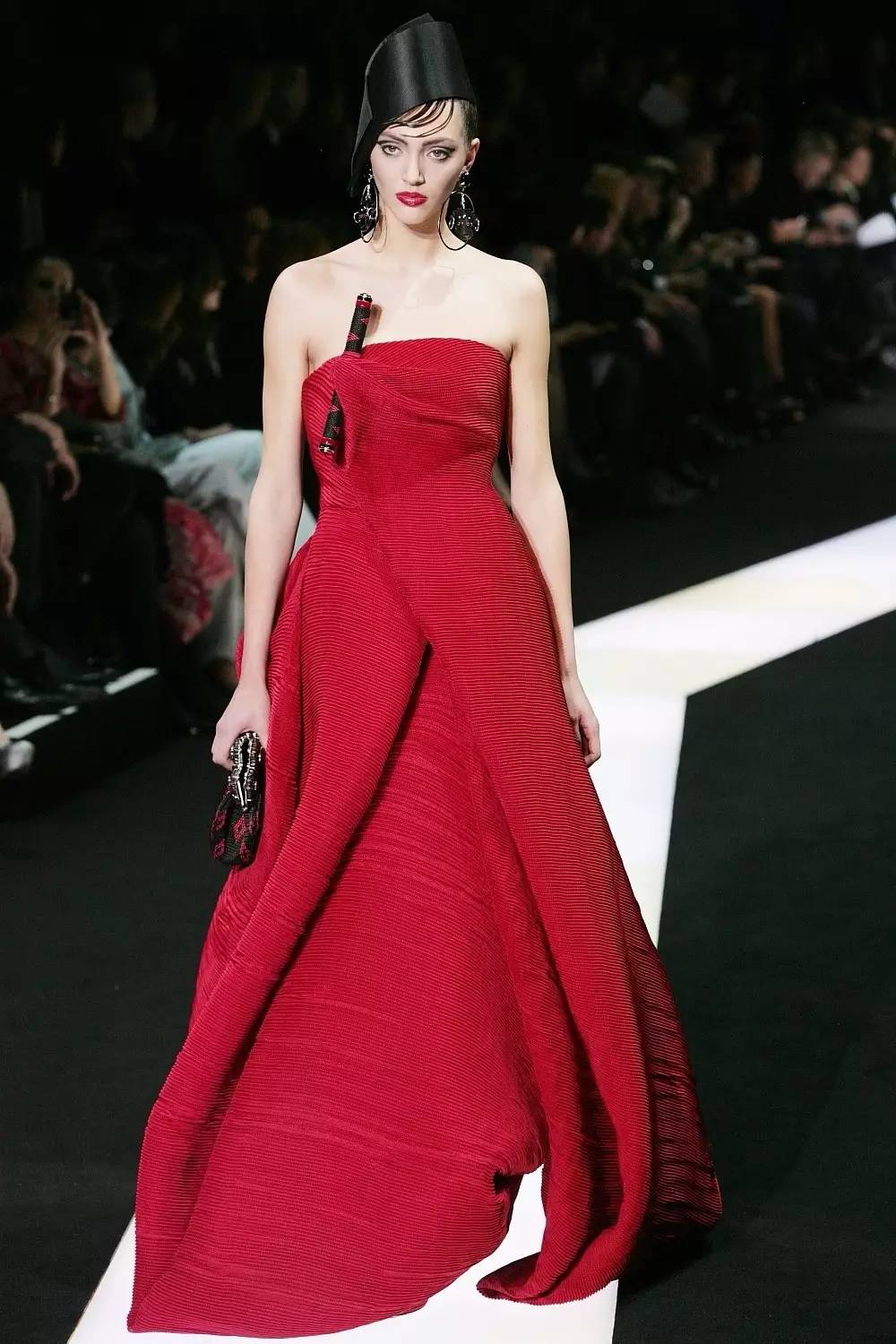 阿玛尼挚爱400和迪奥哑光999,dior999经典正红色口红图片