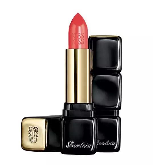 美女抹口红吻男神,涂上喜欢的口红吻最爱的他