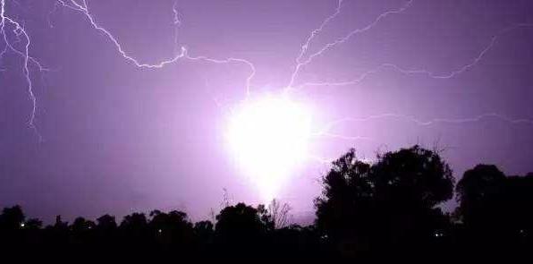 地滚雷和球状闪电的区别,通古斯大爆炸是陨石撞击吗