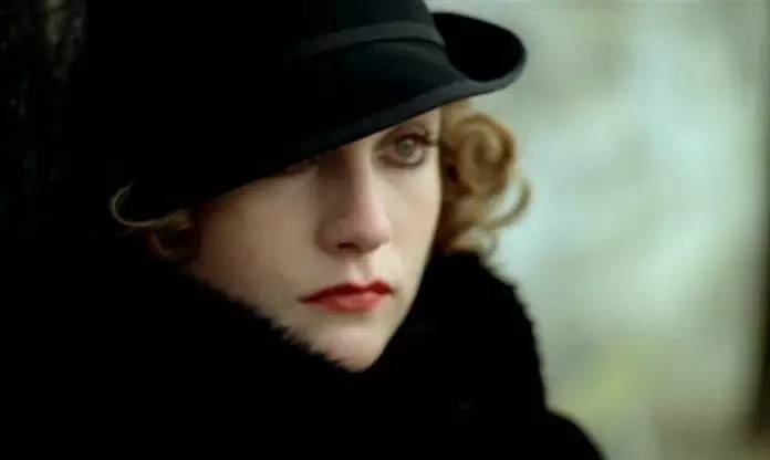 14岁退学又怎样？石头姐终获奥斯卡影后：幸运=人美还努力！