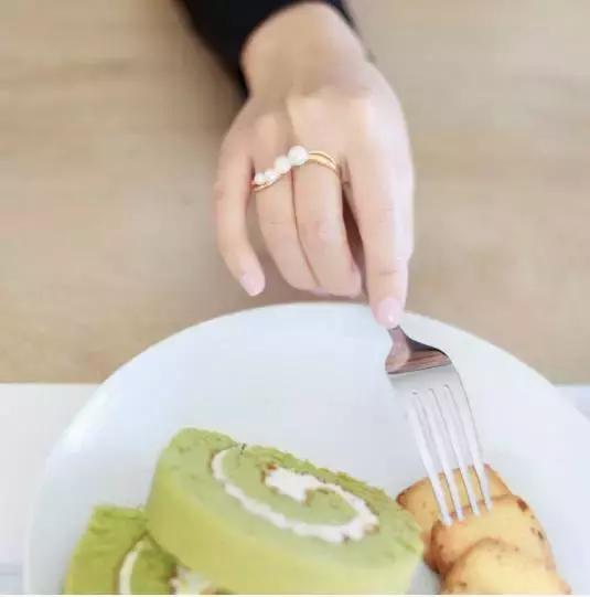 宋慧乔秀贤同款耳环,宋慧乔同款手镯