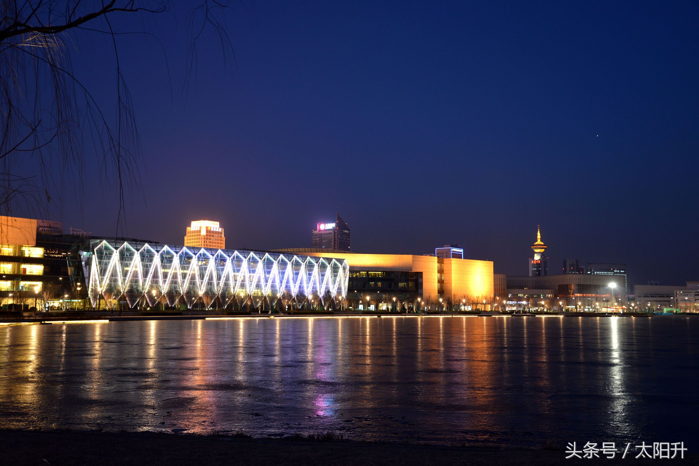 夜幕下的文化广场在哪里,天津文化中心银河夜景