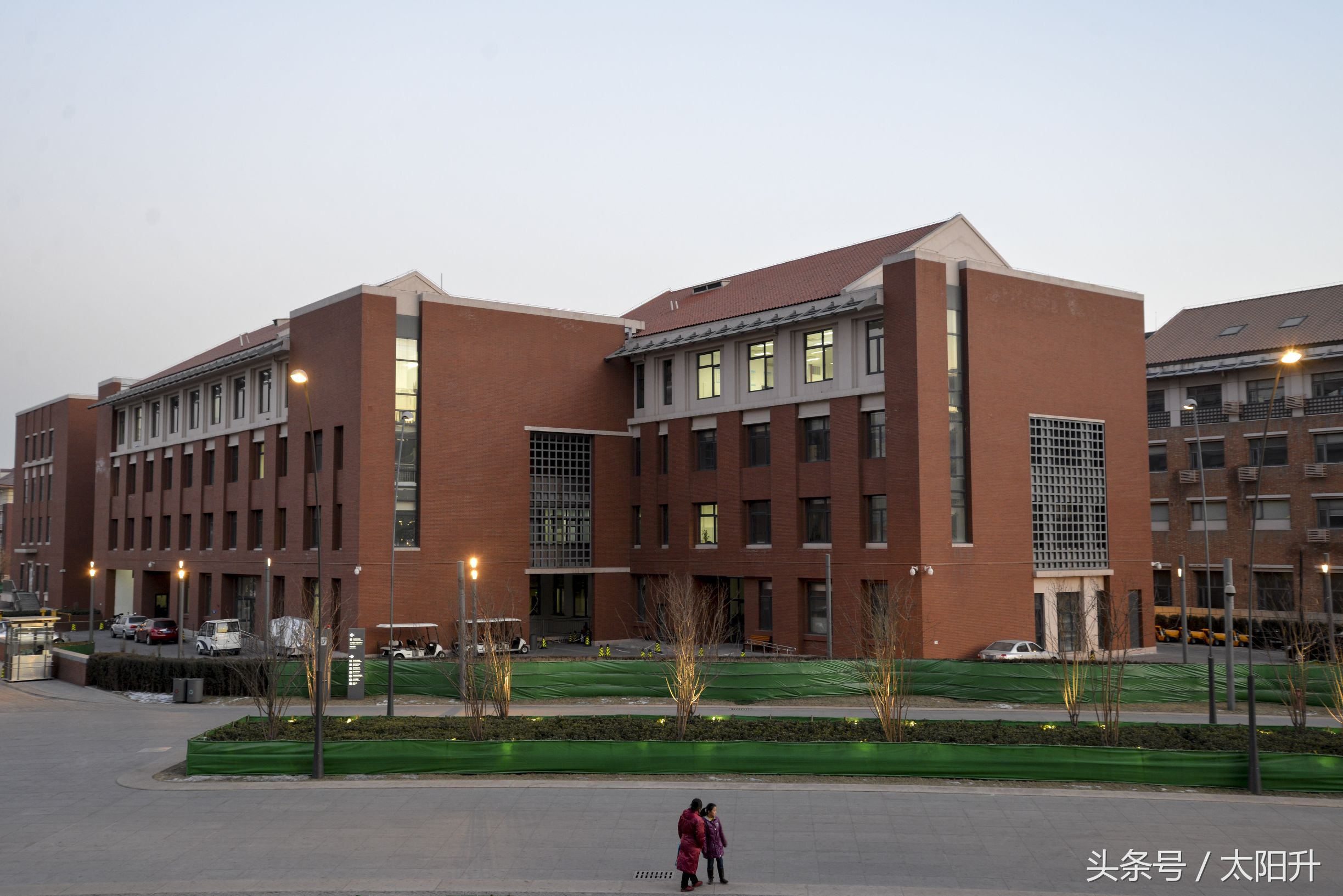 夜幕下的文化广场在哪里,天津文化中心银河夜景