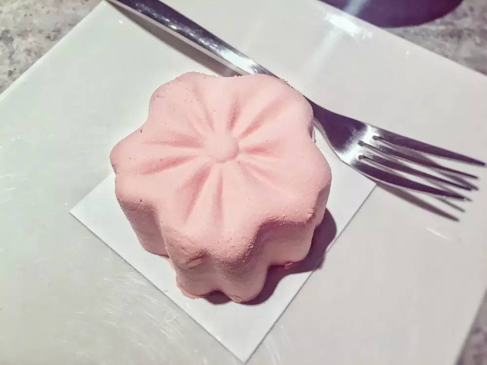 星巴克樱花系列杯子2022,樱花礼盒星巴克