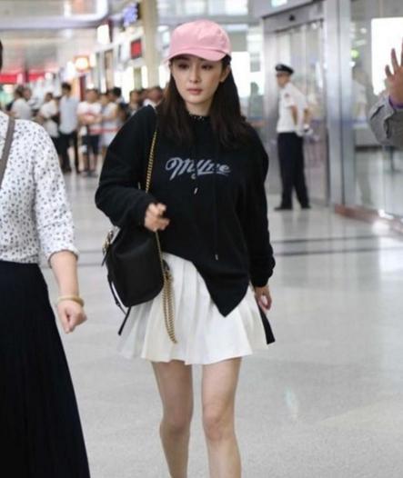 杨幂唐嫣卫衣怎么搭,杨幂唐嫣穿什么裤子好看