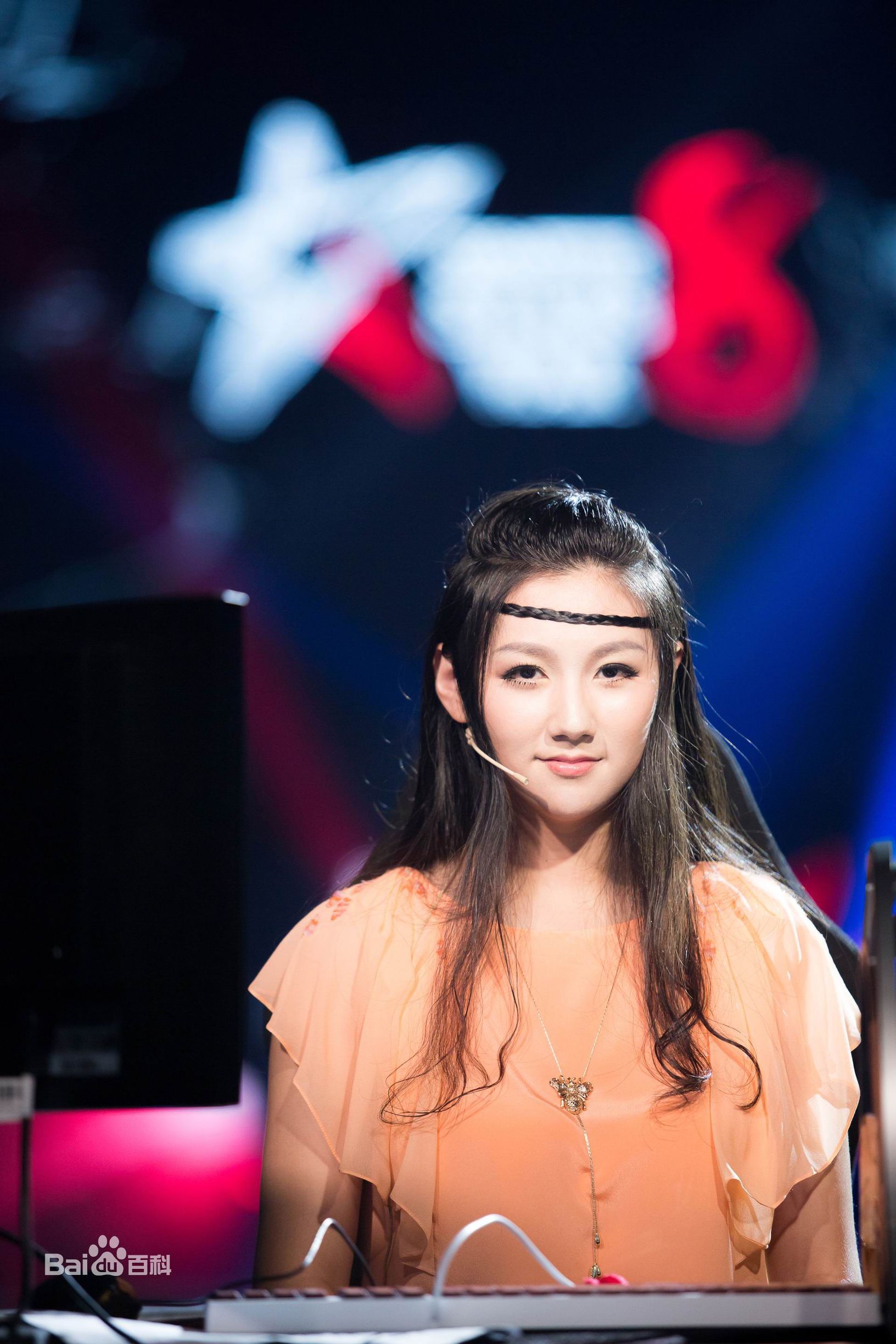 电脑游戏女玩家,和美女互动的电脑游戏