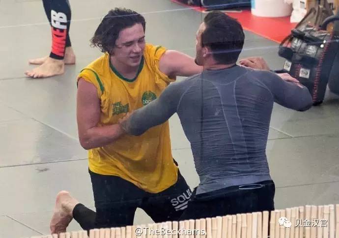 贝克汉姆大儿子布鲁克林足球水平,贝克汉姆大儿子多少岁