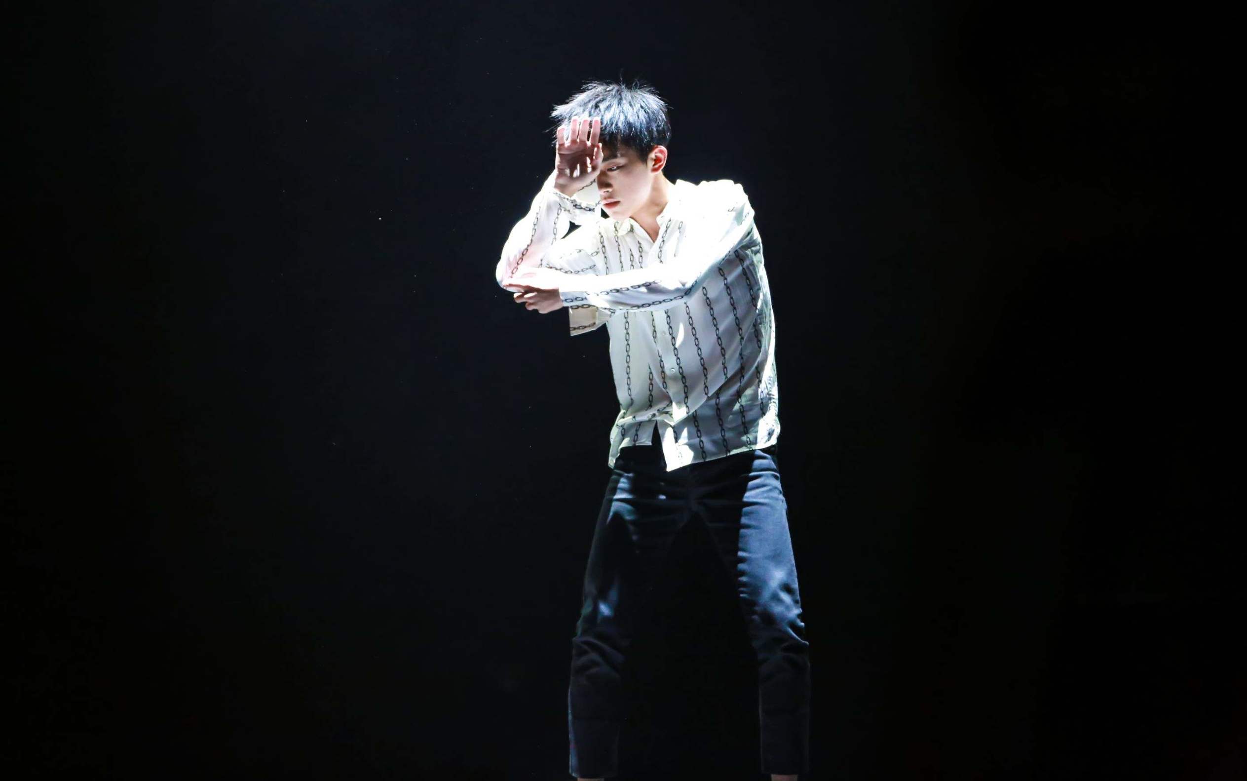 陈伟霆爱健身鹿晗喜欢足球，同是小鲜肉易烊千玺却对手串情有独钟