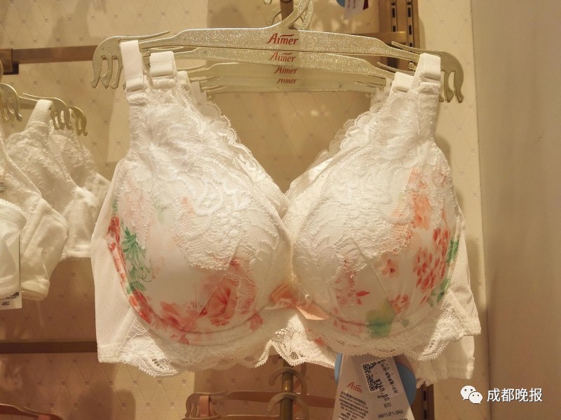 濂ヨ幈杩囪妭娲诲姩,杩囪妭鏃剁殑濂ヨ幈