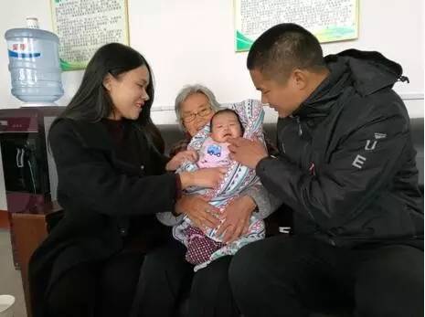 90后小伙靠卖ppt年入百万,90后小伙靠卖炸串臭豆腐买车买房