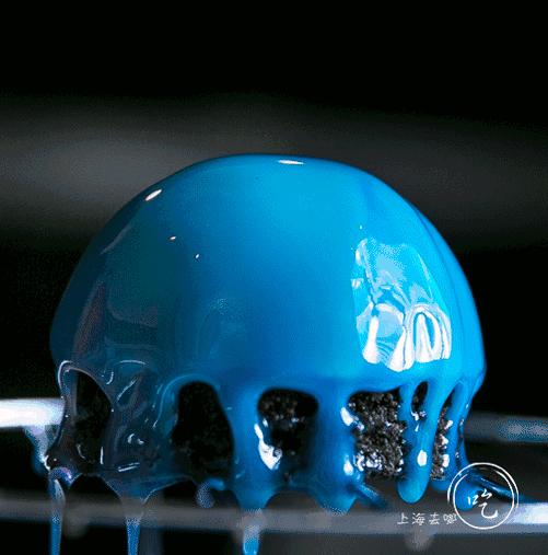 这家店靠一块INS美食博主的星空蛋糕，就把少女心秒成渣渣！涂红唇就打折，男生涂折更低！