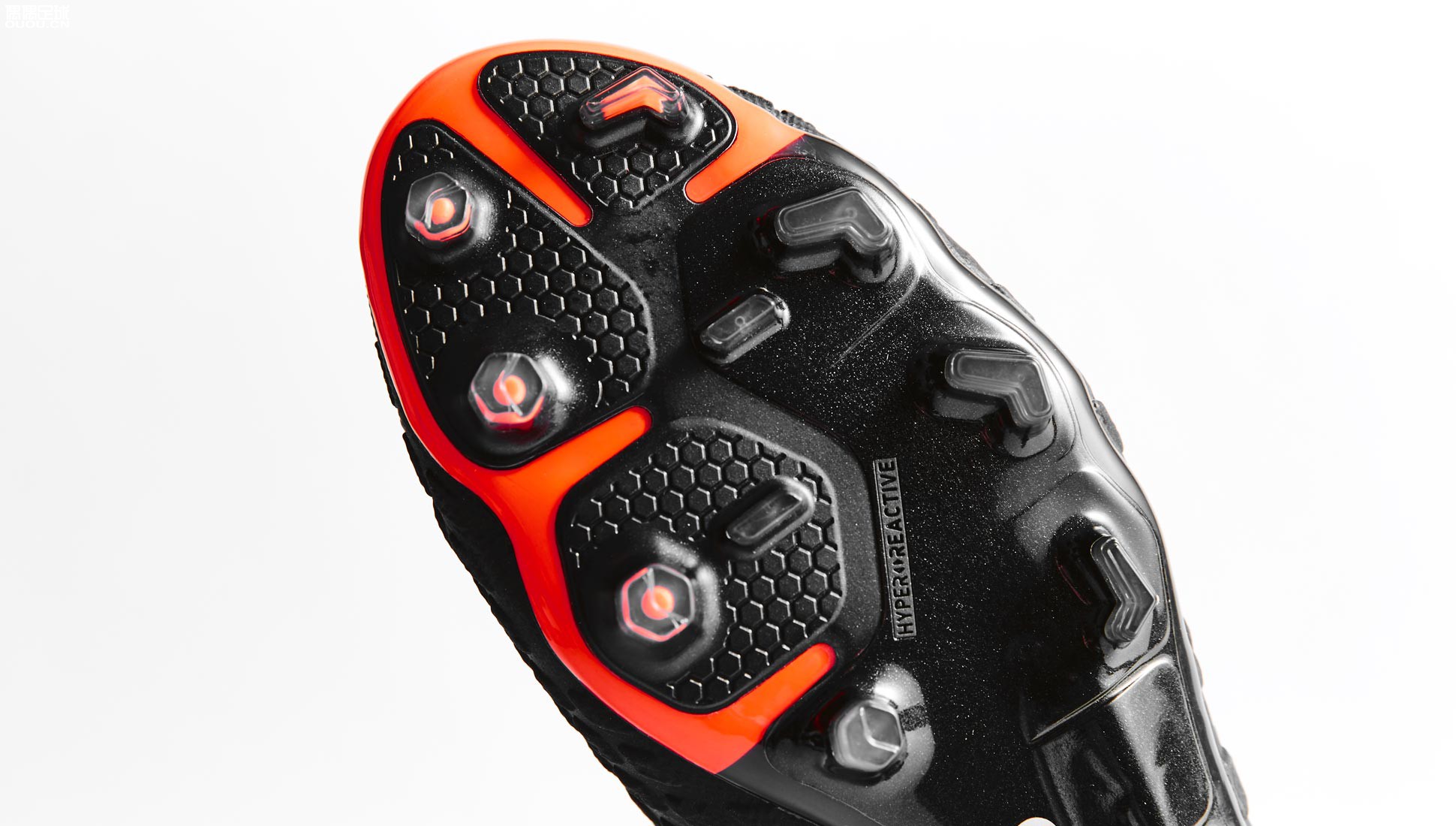 耐克毒锋3世界杯后配色,耐克毒峰3代