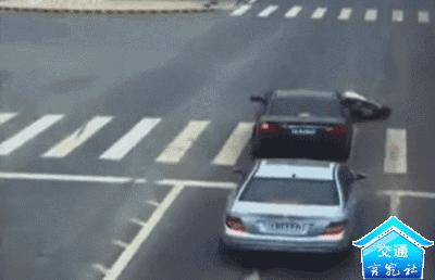 漳州人关注！看到街上的反光锥没？交警蜀黍又有新动作，小电驴你走对路了吗？