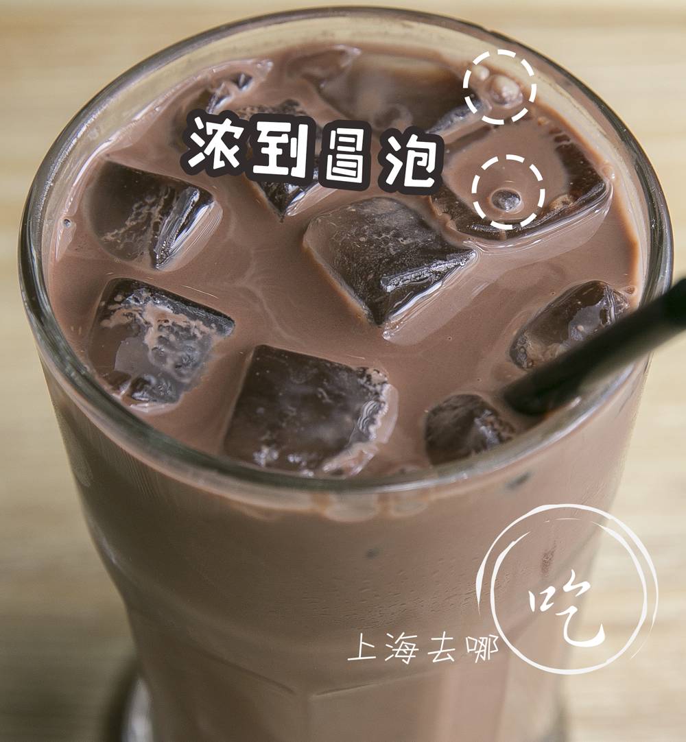 这家店靠一块INS美食博主的星空蛋糕，就把少女心秒成渣渣！涂红唇就打折，男生涂折更低！