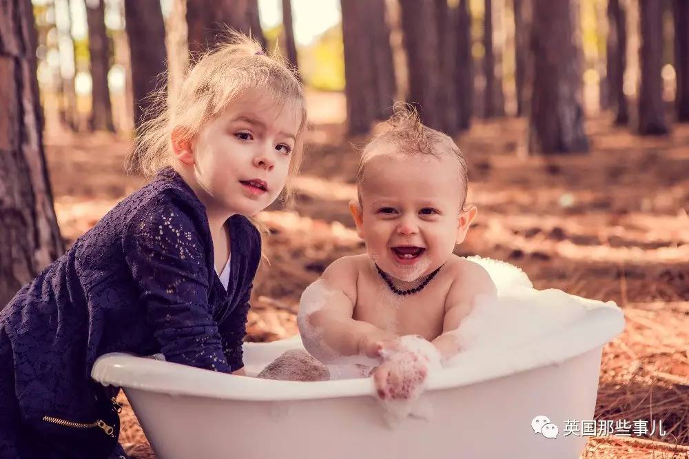 自己学做眼珠子的老爹……为了女儿，父亲们真的什么都能做到！