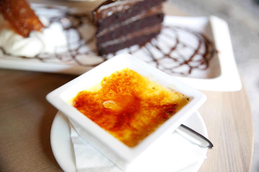 这家店靠一块INS美食博主的星空蛋糕，就把少女心秒成渣渣！涂红唇就打折，男生涂折更低！