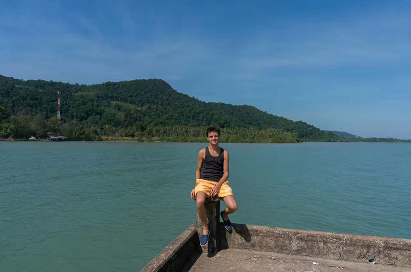 战斗民族精灵Nicker：生活不止魔兽，还有诗和远方！