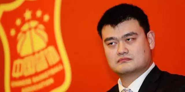 舍我其谁，勇挑重任！姚明当选中国篮协主席，这下压力都在中国足球那边了……