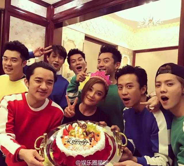 邓超李晨参加鹿晗演唱会全视频,鹿晗演唱会邓超李晨助阵跑男