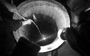 吸毒送外卖，断腿还裸贷……知乎1人分饰244角答题被封