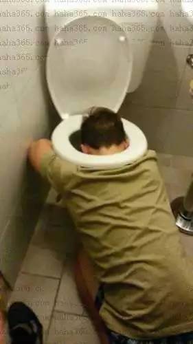 吸毒送外卖，断腿还裸贷……知乎1人分饰244角答题被封