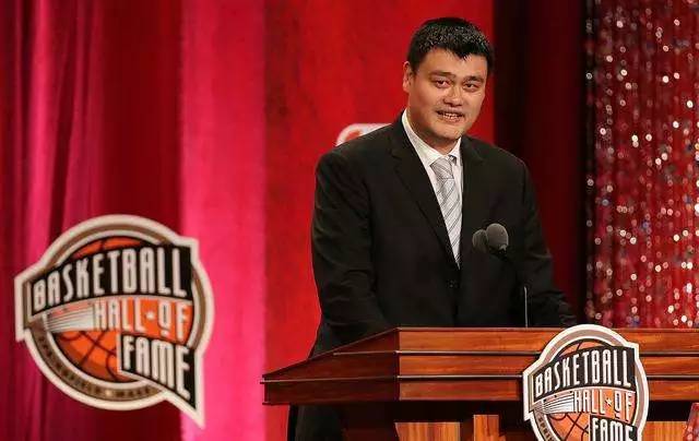 舍我其谁，勇挑重任！姚明当选中国篮协主席，这下压力都在中国足球那边了……