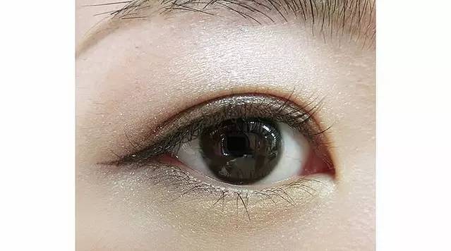 kate白色控油,日本女生kate粉底液