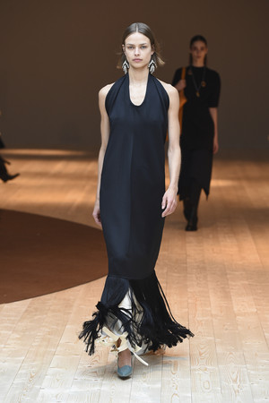 GD大神红白蓝批货袋出皮草款，CELINE出新招大毯子挂手上