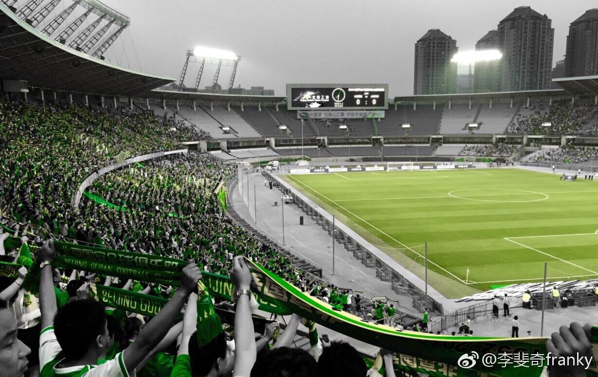 北京球迷街头,广州球迷与北京球迷对比