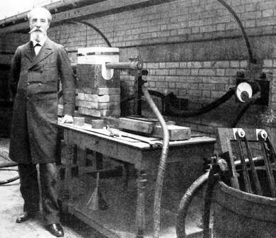 钻石是一位男士发明的，不过不是为了向女友献殷勤