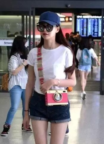 双肩包与斜背包哪种最实用,包治百病时尚百搭软包轻便不累肩