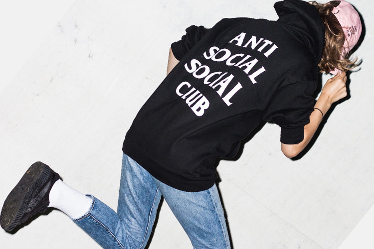 gd和侃爷照片,gd和侃爷都穿的靴子