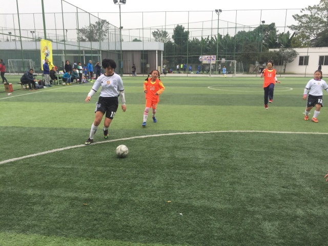 校园足球教练现状,学校足球场地经费不足解决方法